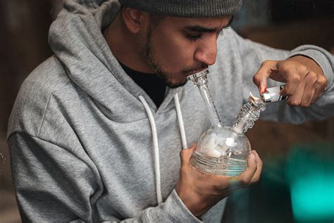 Can You Smoke Wax with a Glass Pipe? Exploring the Art of Unconventional Smoking Methods