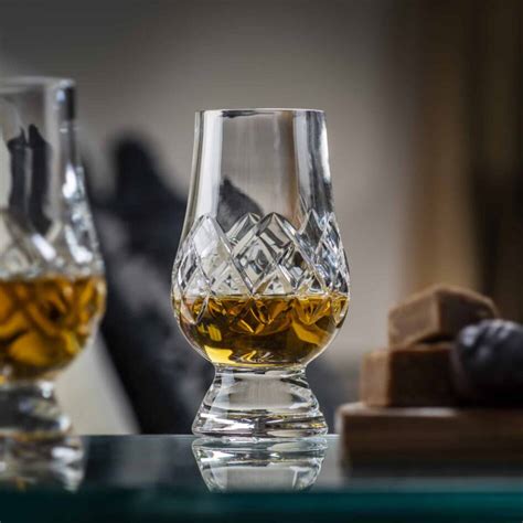 How to Use Glencairn Glass: A Symphony of Sips and Whispers