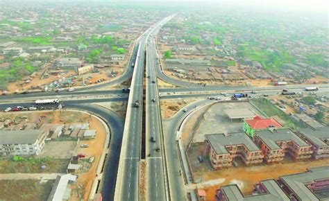  《Infrastructure Development in Nigeria: A Critical Analysis》 探索尼日利亞基礎建設的興衰與革新