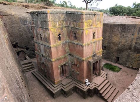  「Monumental Ethiopia」: 穿越時空，探索埃塞俄比亞的建築奇觀！