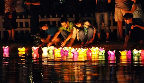  Vietnam Visions: Unveiling the Soul of a Nation Through Photography - A Journey into Cultural Tapestry and Ethereal Beauty